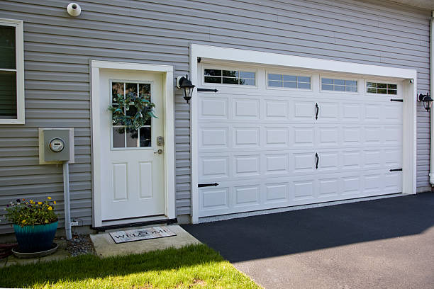 24/7 Emergency Garage Door Panel Replacement experts in West End, NY
